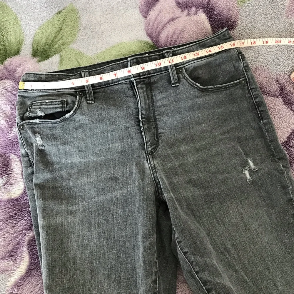 Universal Thread High Rise Skinny Jean - Picture 14 of 16
